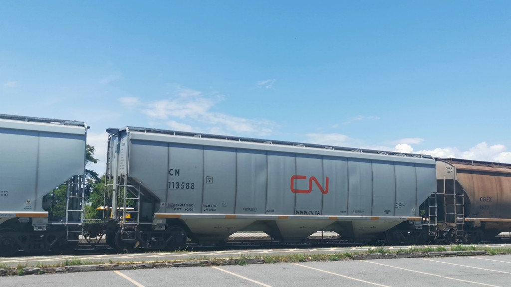 CN 113588